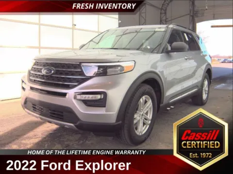 Silver 2022 Ford Explorer XLT for sale in Cedar Rapids, IA
