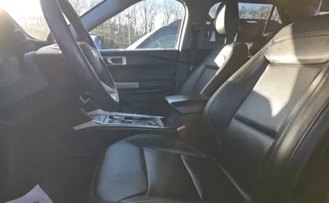 More photos of 2022 Ford Explorer XLT at Cassill Motors, IA