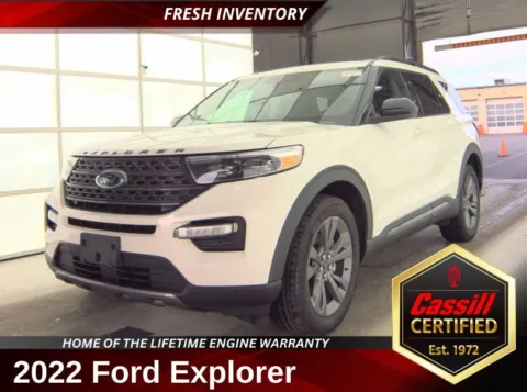 White 2022 Ford Explorer XLT for sale in Cedar Rapids, IA