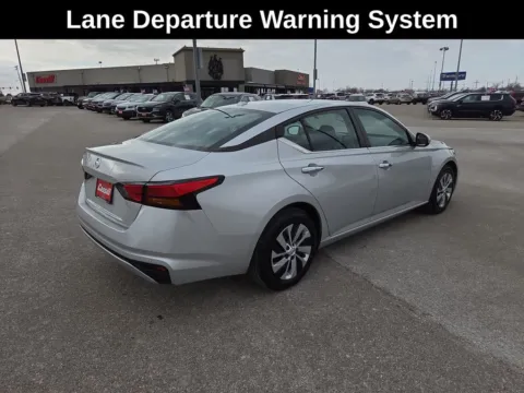 More photos of 2020 Nissan Altima 2.5 S at Cassill Motors, IA