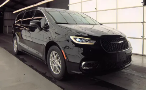 Photos of 2025 Chrysler Pacifica Select for sale in Cedar Rapids, IA at Cassill Motors