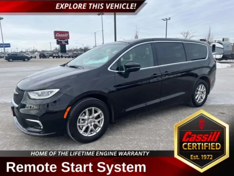 Black 2025 Chrysler Pacifica Select for sale in Cedar Rapids, IA