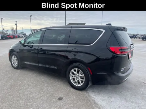 More photos of 2025 Chrysler Pacifica Select at Cassill Motors, IA