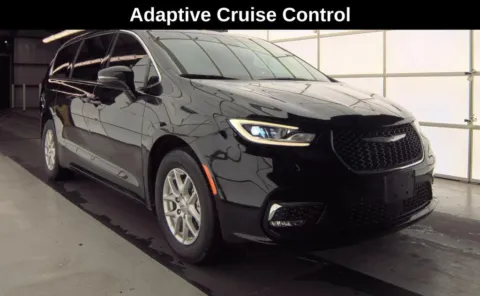 Another view of 2025 Chrysler Pacifica Select for sale in Cedar Rapids, IA at Cassill Motors