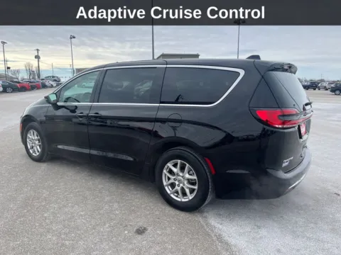 Another view of 2025 Chrysler Pacifica Select for sale in Cedar Rapids, IA at Cassill Motors