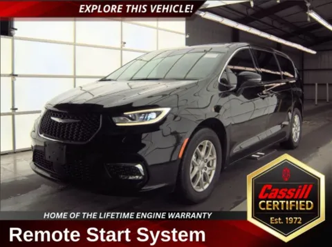 Black 2025 Chrysler Pacifica Select for sale in Cedar Rapids, IA