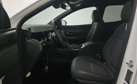 More photos of 2025 Hyundai Santa Cruz Limited at Cassill Motors, IA