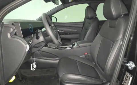 More photos of 2025 Hyundai Santa Cruz SEL at Cassill Motors, IA