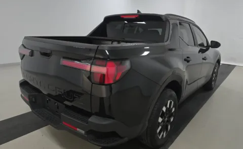 More photos of 2025 Hyundai Santa Cruz SEL at Cassill Motors, IA