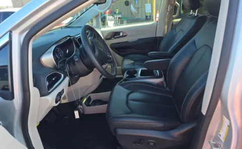 More photos of 2024 Chrysler Pacifica Touring L at Cassill Motors, IA