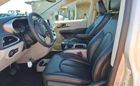 More photos of 2024 Chrysler Pacifica Touring L at Cassill Motors, IA