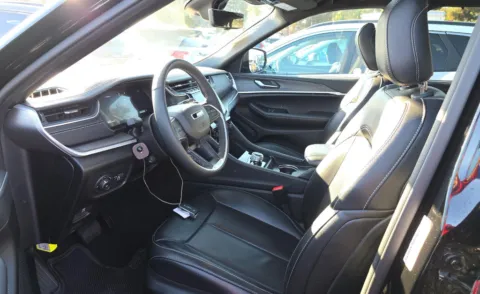 More photos of 2024 Jeep Grand Cherokee L Limited at Cassill Motors, IA