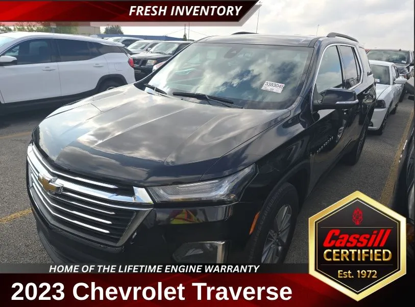 Black 2023 Chevrolet Traverse LT for sale in Cedar Rapids, IA