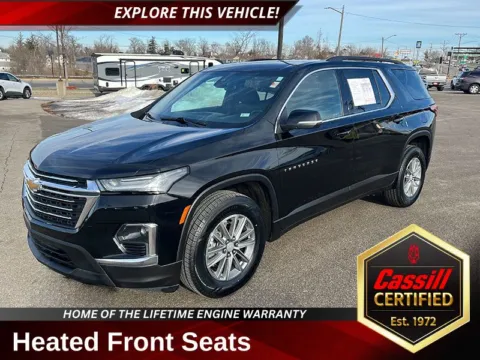 Black 2023 Chevrolet Traverse LT for sale in Cedar Rapids, IA