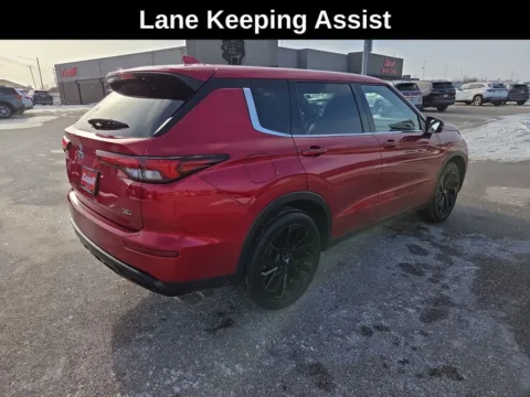 More photos of 2023 Mitsubishi Outlander SE at Cassill Motors, IA