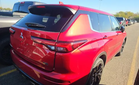 More photos of 2023 Mitsubishi Outlander SE at Cassill Motors, IA