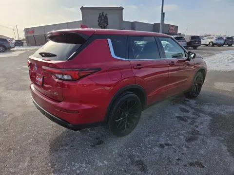 More photos of 2023 Mitsubishi Outlander SE at Cassill Motors, IA