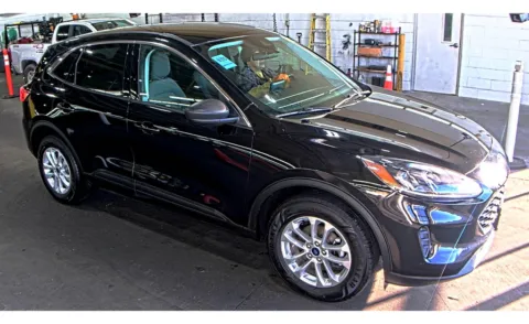 Photos of 2022 Ford Escape SE for sale in Cedar Rapids, IA at Cassill Motors