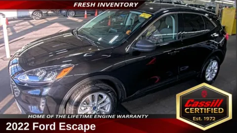 Black 2022 Ford Escape SE for sale in Cedar Rapids, IA