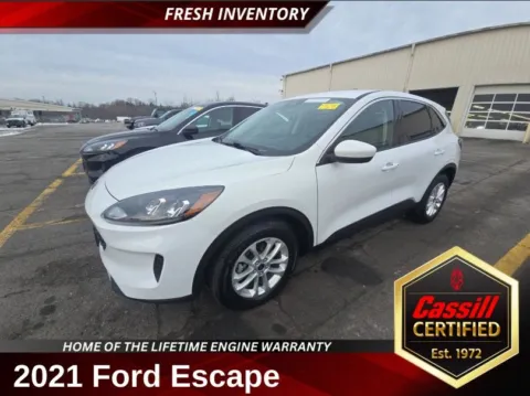 White 2021 Ford Escape Hybrid SE for sale in Cedar Rapids, IA