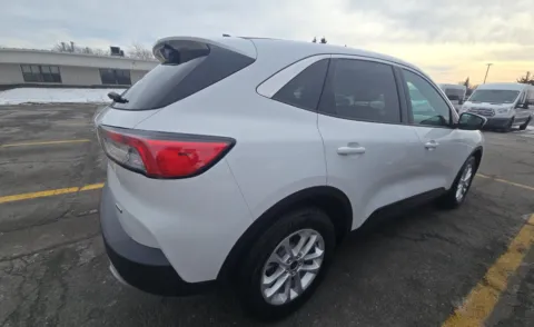 More photos of 2021 Ford Escape Hybrid SE at Cassill Motors, IA