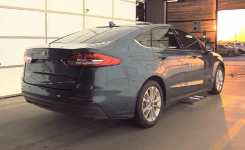 More photos of 2019 Ford Fusion Hybrid SE at Cassill Motors, IA
