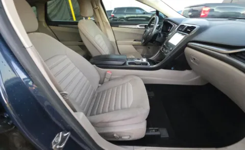 More photos of 2019 Ford Fusion Hybrid SE at Cassill Motors, IA