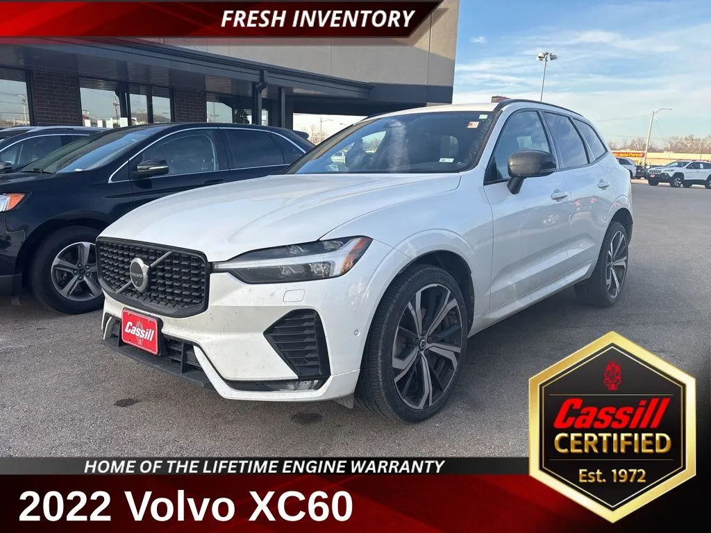 White 2022 Volvo XC60 B6 R-Design for sale in Cedar Rapids, IA