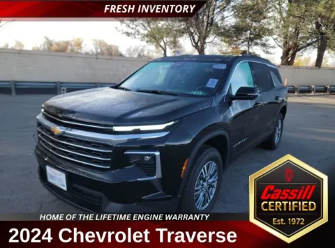 Black 2024 Chevrolet Traverse LT for sale in Cedar Rapids, IA