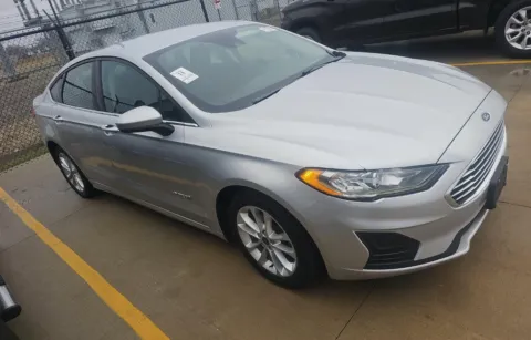 More photos of 2019 Ford Fusion Hybrid SE at Cassill Motors, IA