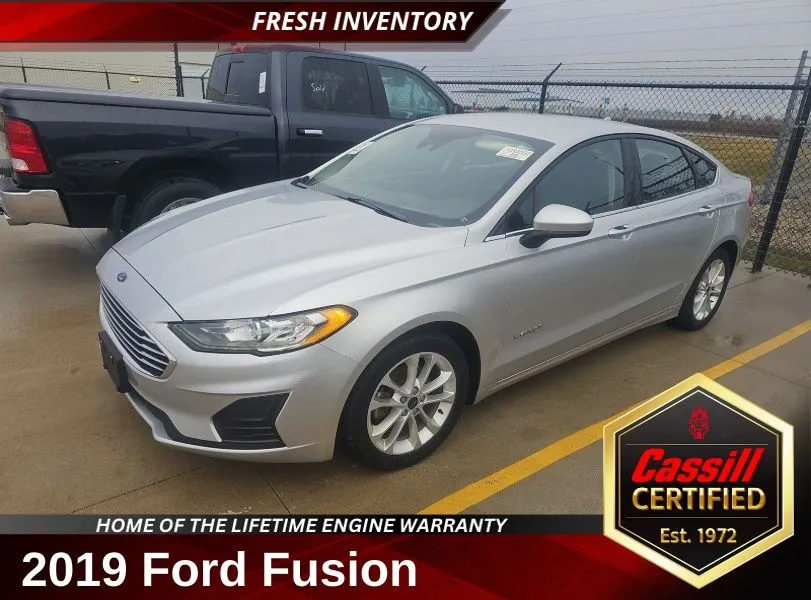 Silver 2019 Ford Fusion Hybrid SE for sale in Cedar Rapids, IA