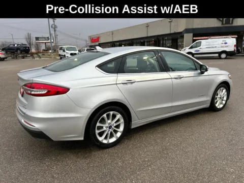 More photos of 2019 Ford Fusion Hybrid SE at Cassill Motors, IA
