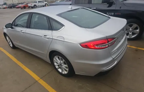 More photos of 2019 Ford Fusion Hybrid SE at Cassill Motors, IA