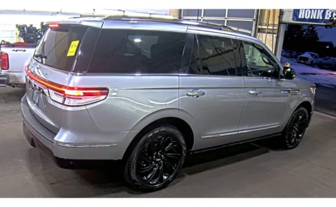 More photos of 2022 Lincoln Navigator Reserve at Cassill Motors, IA