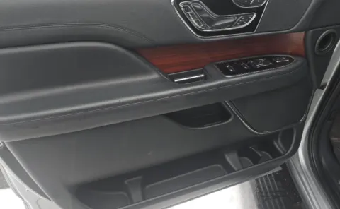 More photos of 2022 Lincoln Navigator Reserve at Cassill Motors, IA