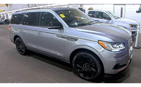 Photos of 2022 Lincoln Navigator Reserve for sale in Cedar Rapids, IA at Cassill Motors