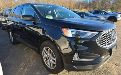 Photos of 2023 Ford Edge SEL for sale in Cedar Rapids, IA at Cassill Motors