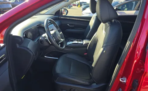 More photos of 2022 Hyundai Tucson Limited at Cassill Motors, IA