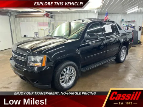 Black 2011 Chevrolet Avalanche 1500 LT for sale in Cedar Rapids, IA