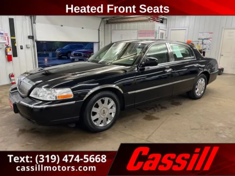 Green 2003 Lincoln Town Car Cartier for sale in Cedar Rapids, IA