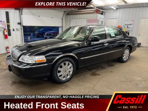 Black 2003 Lincoln Town Car Cartier for sale in Cedar Rapids, IA