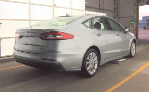 More photos of 2020 Ford Fusion Hybrid SE at Cassill Motors, IA