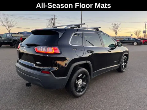More photos of 2019 Jeep Cherokee Latitude at Cassill Motors, IA
