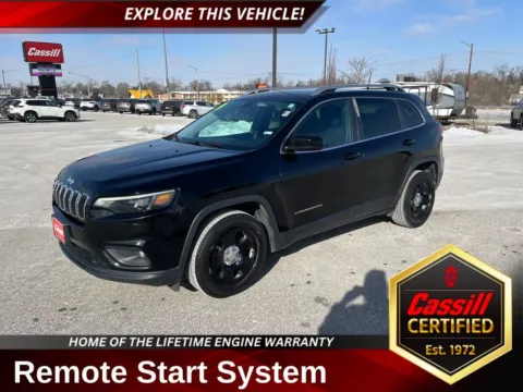 Black 2019 Jeep Cherokee Latitude for sale in Cedar Rapids, IA