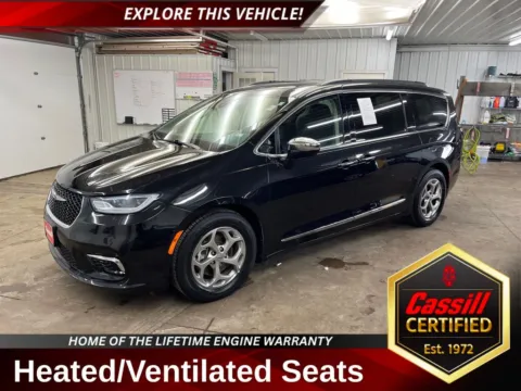 Black 2023 Chrysler Pacifica Limited for sale in Cedar Rapids, IA