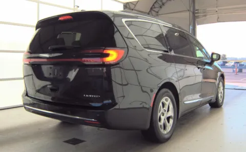 More photos of 2023 Chrysler Pacifica Limited at Cassill Motors, IA
