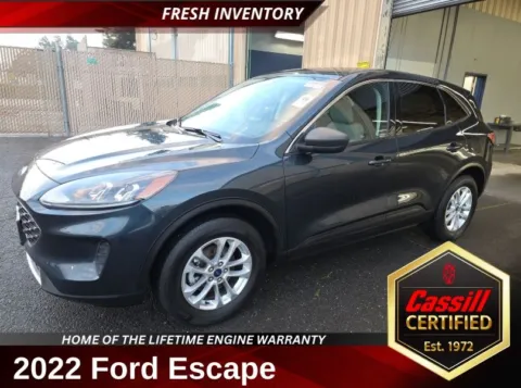 Blue 2022 Ford Escape SE for sale in Cedar Rapids, IA