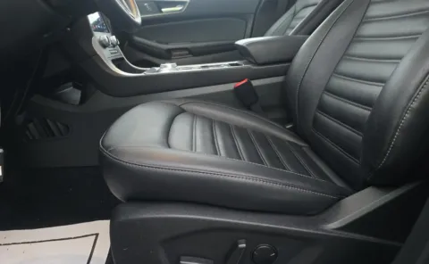 More photos of 2024 Ford Edge SEL at Cassill Motors, IA