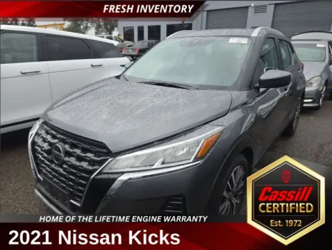 Gray 2021 Nissan Kicks SV for sale in Cedar Rapids, IA