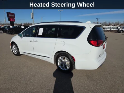 Another view of 2019 Chrysler Pacifica Limited for sale in Cedar Rapids, IA at Cassill Motors